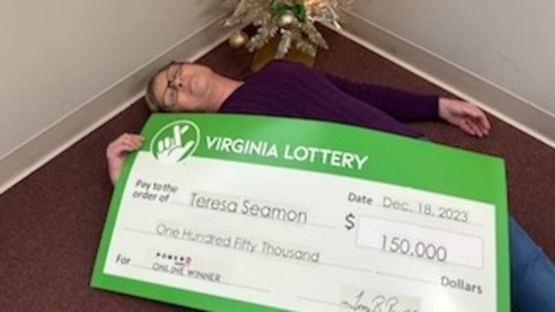 Una afortunada ganadora del Powerball dijo a funcionarios de la lotería que casi se desmayó al...