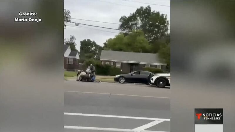 THP y agentes de ICE detienen a un joven en Memphis el pasado24 de octubre.