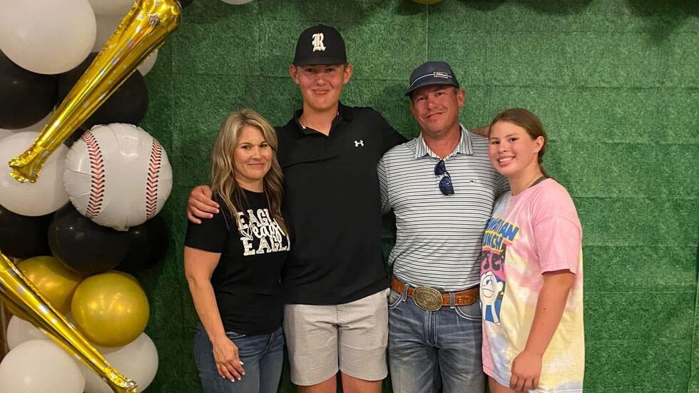 Clint McCaffety, de 43 años, Meghan McCaffety, de 39, y Connor McCaffety, de 16, murieron en...