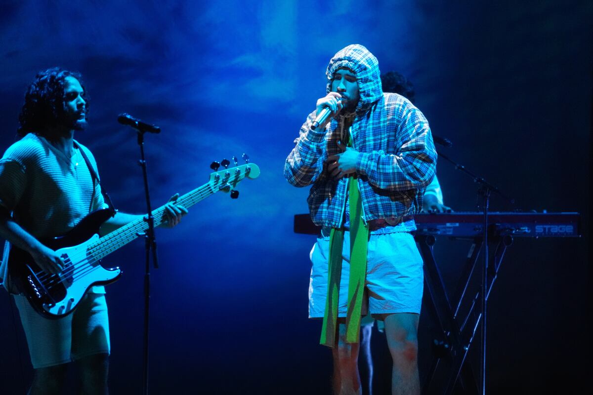 preloaded gallery image