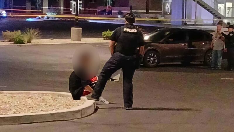 Alrededor de las 8 p. m., la policía de Yuma respondió a informes de un accidente que...