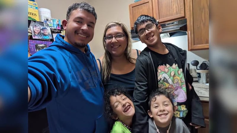 Muere hispano tras ser atropellado en carretera luego que su vehículo presentara problemas...